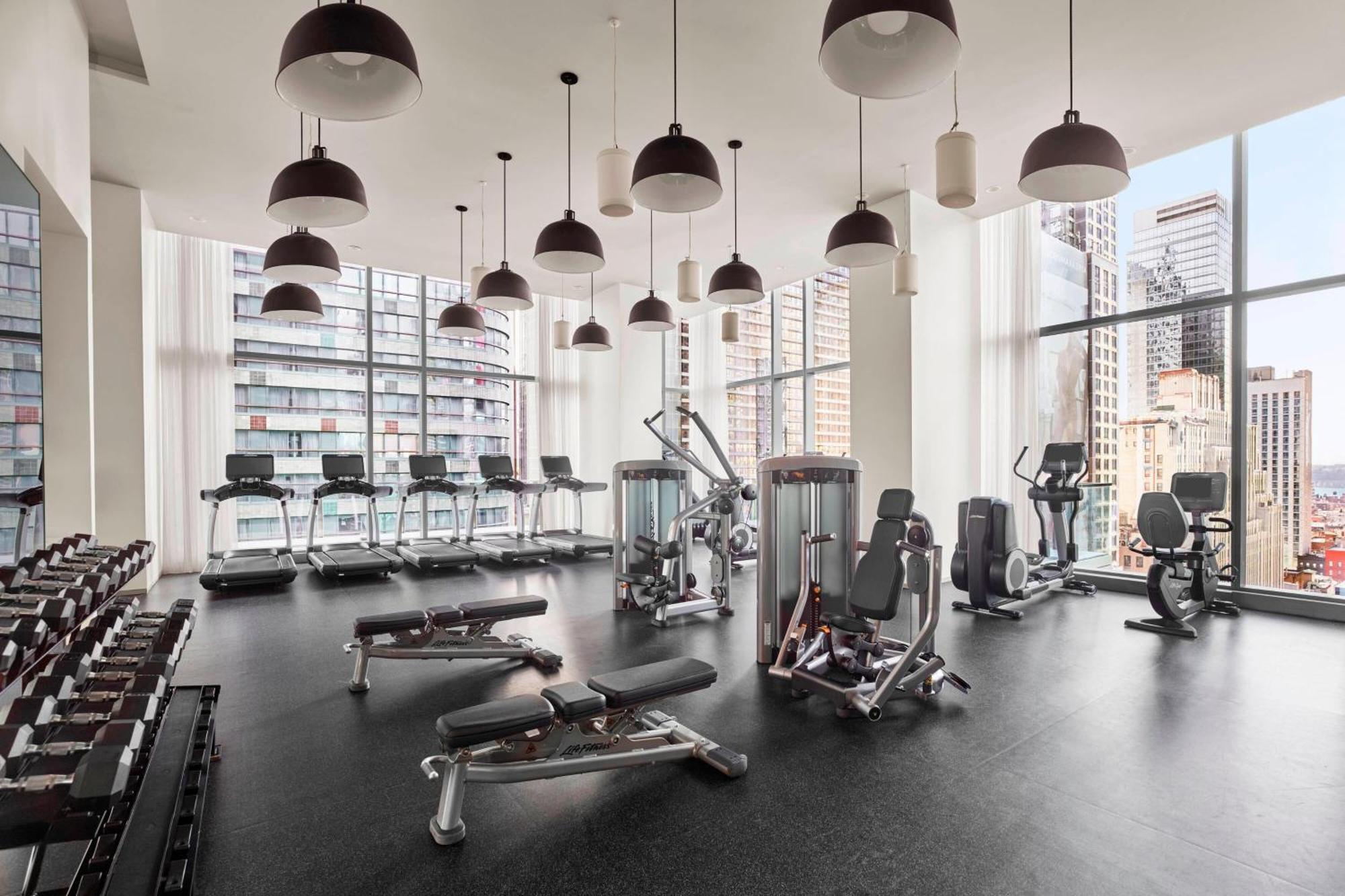 The Times Square Edition Νέα Υόρκη Εξωτερικό φωτογραφία The gym at 100 East 53rd Street